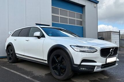 Volvo V90 Cross Country 324.985 km 15.800 &euro; Laufeld 54533