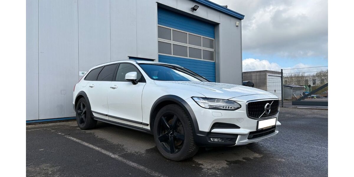 Volvo V90 Cross Country 324.985 km 15.800 &euro; Laufeld 54533