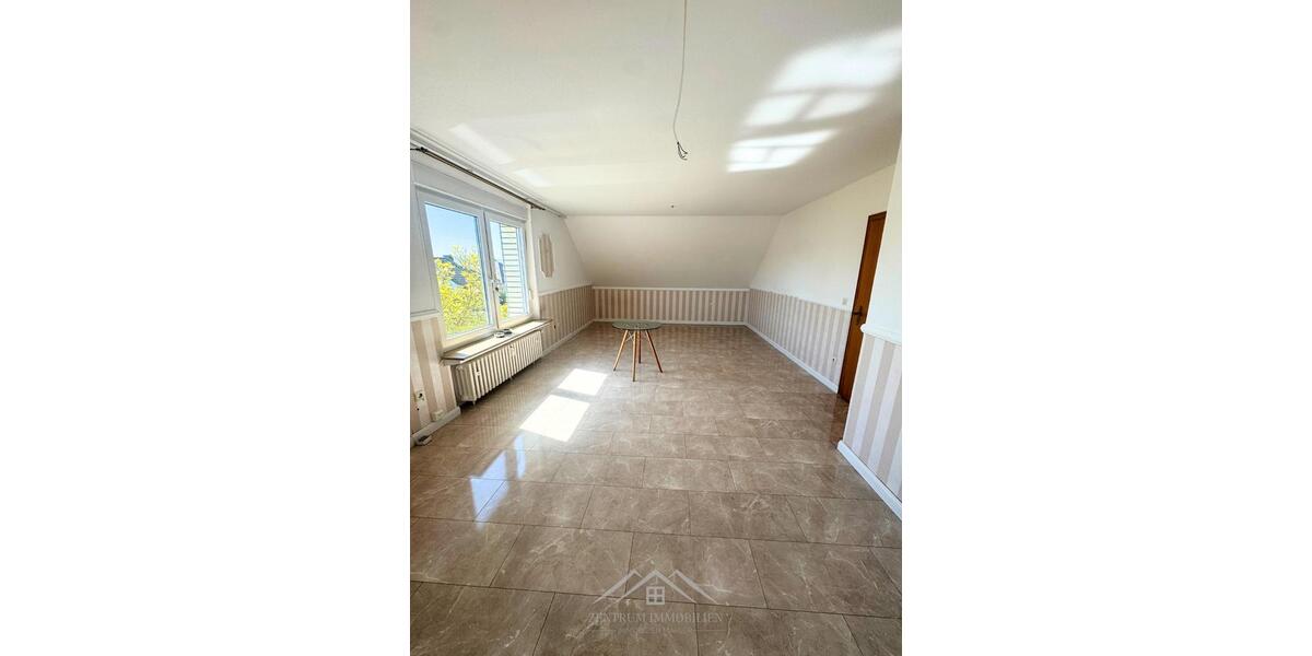 Dachgeschoßwohnung Hessisch Oldendorf - 3 Zimmer, 85 m&sup2;, 750&euro; | Angebot:26591128