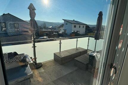 116 m2 EG Whg. mit Balkon 25min. nach Rgbg. SAD Cham 4 zimmer