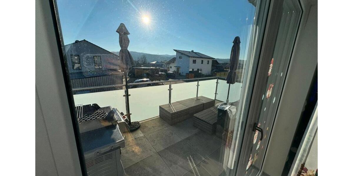 116 m2 EG Whg. mit Balkon 25min. nach Rgbg. SAD Cham 4 zimmer