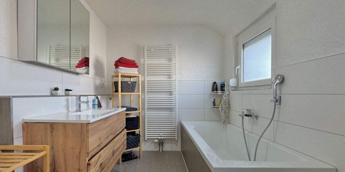 Mehrfamilienhaus, Wohnhaus Oberderdingen - 5 Zimmer, 130 m&sup2;, 395.000&euro; | Angebot:24545040