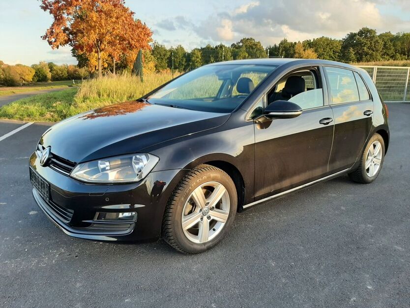 VW Golf 69.000 km 10.990 € Dresden 01259