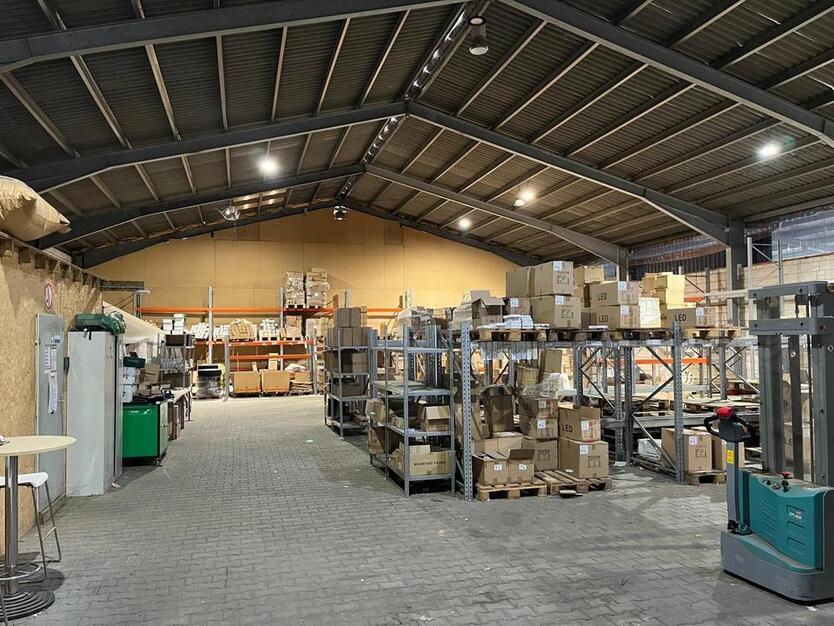 Lagerhalle zu vermieten