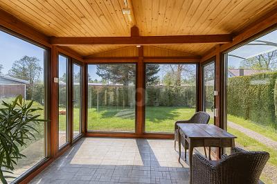 GEMÜTLICHES HOLZHAUS MIT GARTENPARADIES