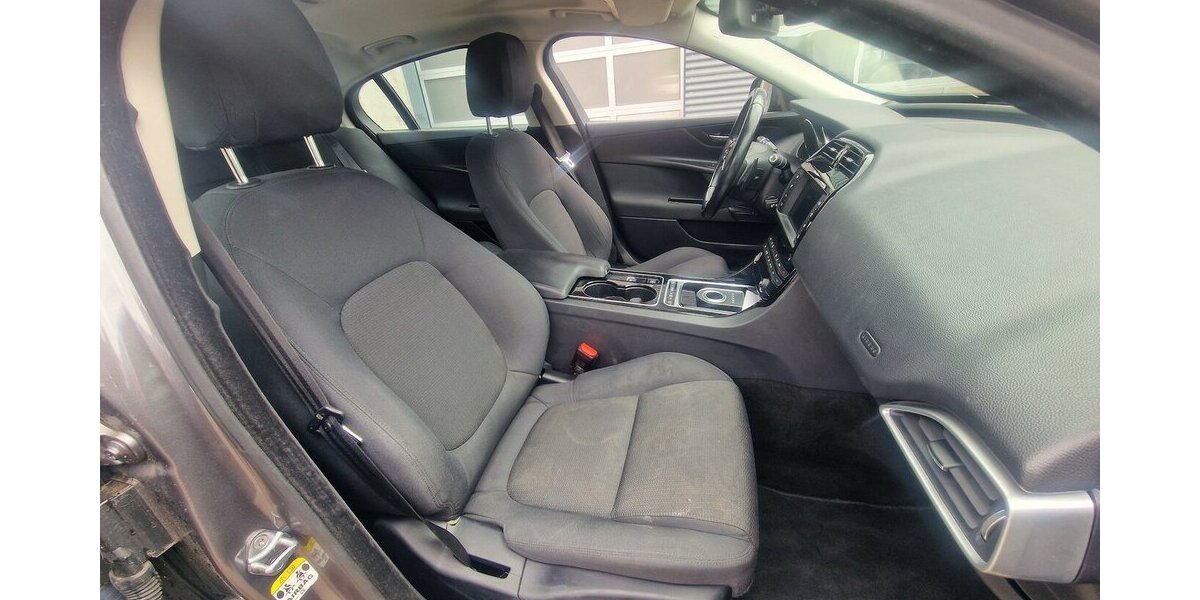 Jaguar XE Pure Klima Navi Kamera 225.000 km 7.998 &euro; Landau 76829