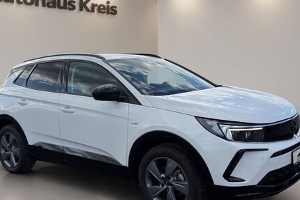 Opel Grandland (X) 2.700 km 24.900 &euro; Großenlüder-Müs 36137