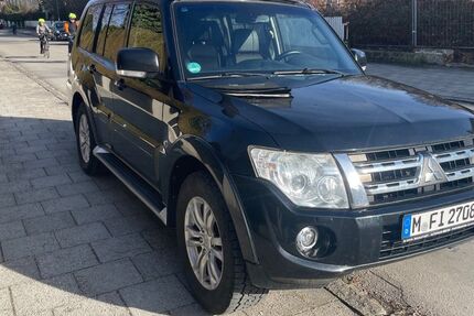 Mitsubishi Pajero 241.800 km 19.700 &euro; München 80637