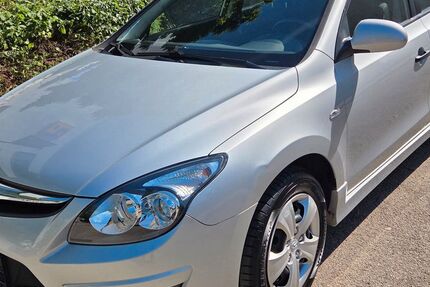 Hyundai i30 75.000 km 5.490 &euro; München 80993