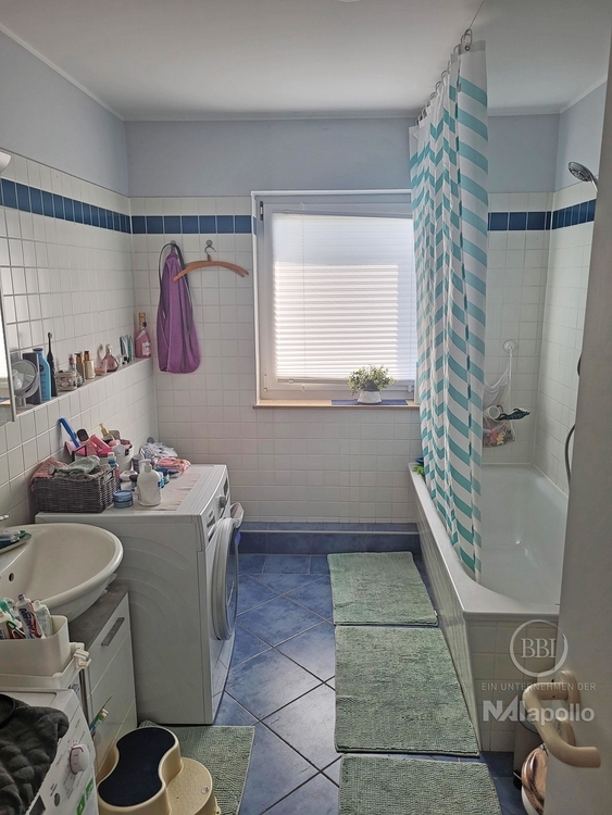 PROVISIONSFREIE DACHGESCHOSSWOHNUNG MIT WEITBLICK UND STELLPLATZ ALS KAPITALANLAGE! 4 zimmer