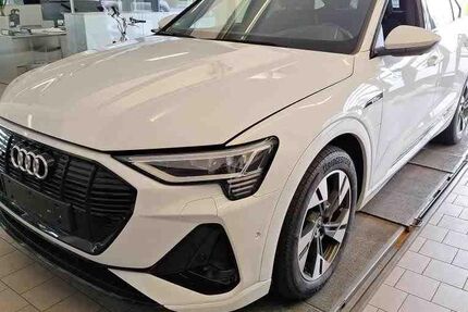 Audi e-tron 41.136 km 36.990 &euro; Hamburg 22047