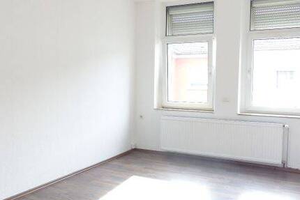 Recklinghausen-Hochlarmark! Kleine Single-Wohnung im gepflegten Wohn- und Geschäftshaus.