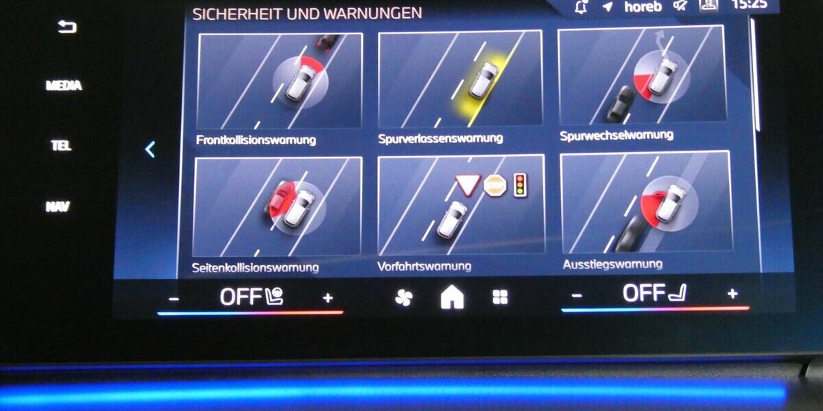BMW 218 Active Tourer i MSport 360°,AHK, NP:57.750 19.100 km 30.590 &euro; Landshut 84030