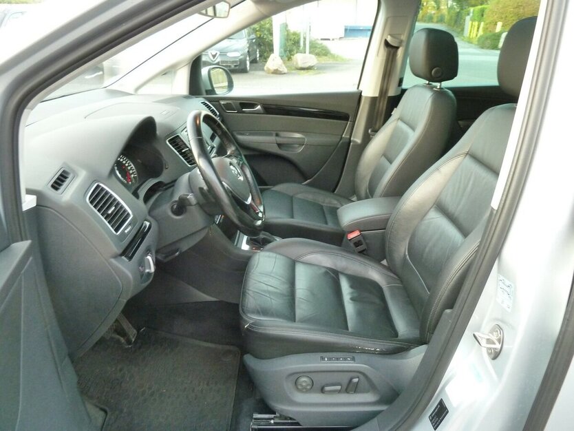 VW Sharan 2.0 TDI DSG Panorama Navi Leder7 Sitze + 175.000 km 17.900 € Ratingen 40885