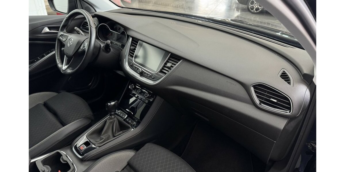 Opel Grandland 1.2 Turbo Innovation Navi Winterpaket 65.200 km 11.999 &euro; Lich 35423