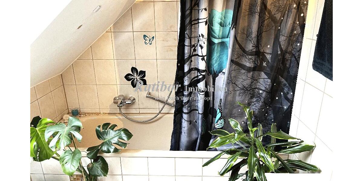 Gut vermietete 2 Zimmer-Mansardenwohnung mit Loggia und Stellplatz in ruhiger Wohnlage RH-Nord - Dachgeschoßwohnung Roth | Angebot:26737653