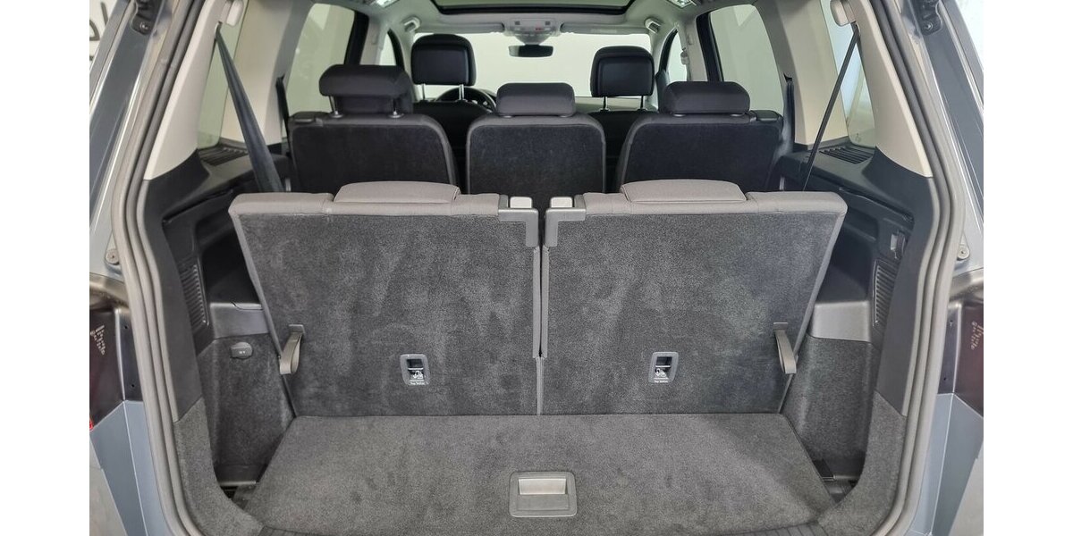 VW Touran Highline BMT LED ACC Nav Panorama 7-Sitze 37.700 km 27.850 &euro; Garrel 49681