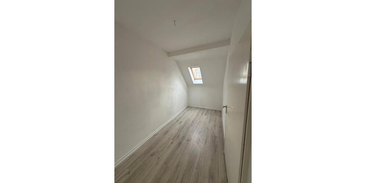 Dachgeschoßwohnung Tuttlingen - 3.5 Zimmer, 87 m&sup2;, 1.180&euro; | Angebot:26660147