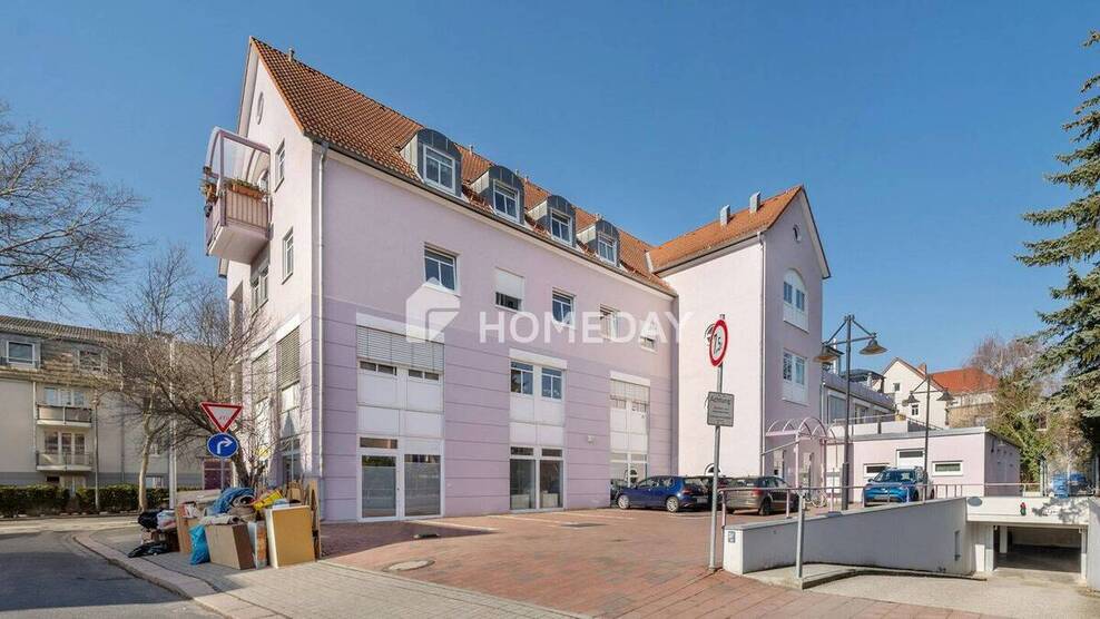 Sofort bezugsfrei: Gepflegte Dachgeschosswohnung mit Aufzug, Tiefgaragenstellplatz in zentraler Lage 1 zimmer