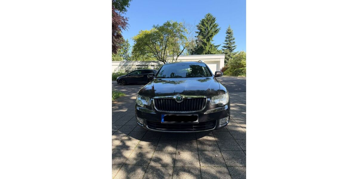 Skoda Superb 110.890 km 8.900 &euro; Karlsruhe 76228