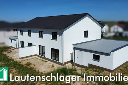 Effizient, großzügig & modern! NEUBAU-Doppelhaushälfte mit Doppelgarage in Deining bei NeumarktOPf.