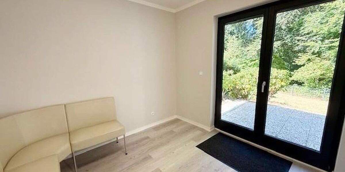 Provisionsfrei vom Eigentümer: Renovierter Bungalow in Parklage auf 702 m² Endgrundstück 4 zimmer