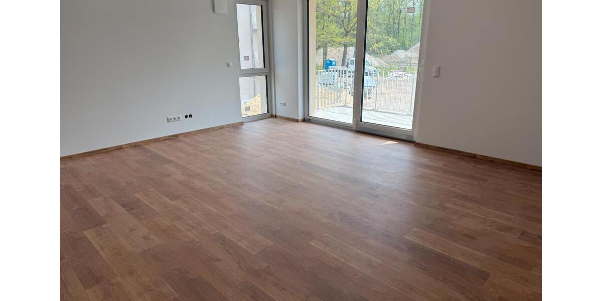 Erdgeschoßwohnung Dresden Klotzsche - 4 Zimmer, 100 m&sup2;, 1.750&euro; | Angebot:26478455