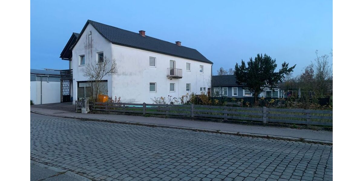 Zwei Einfamilienhäuser mit viel Platz im Zentrum von 84085 Langquaid - Einfamilienhaus Langquaid | Angebot:26624418