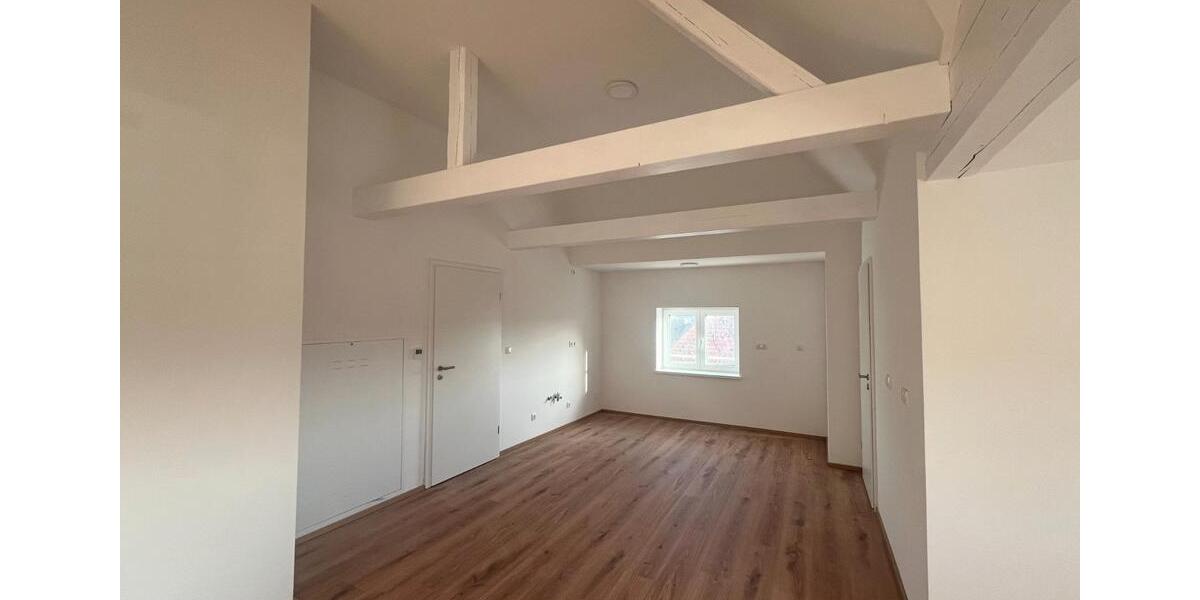 Dachgeschoßwohnung Tirschenreuth - 3 Zimmer, 81 m&sup2;, 760&euro; | Angebot:26631640