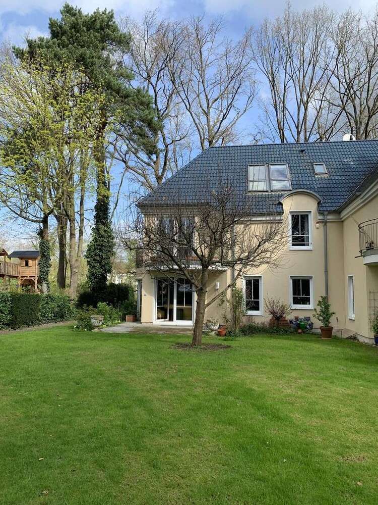Haus zum Kaufen in Kleinmachnow 995.000 € 189 m²