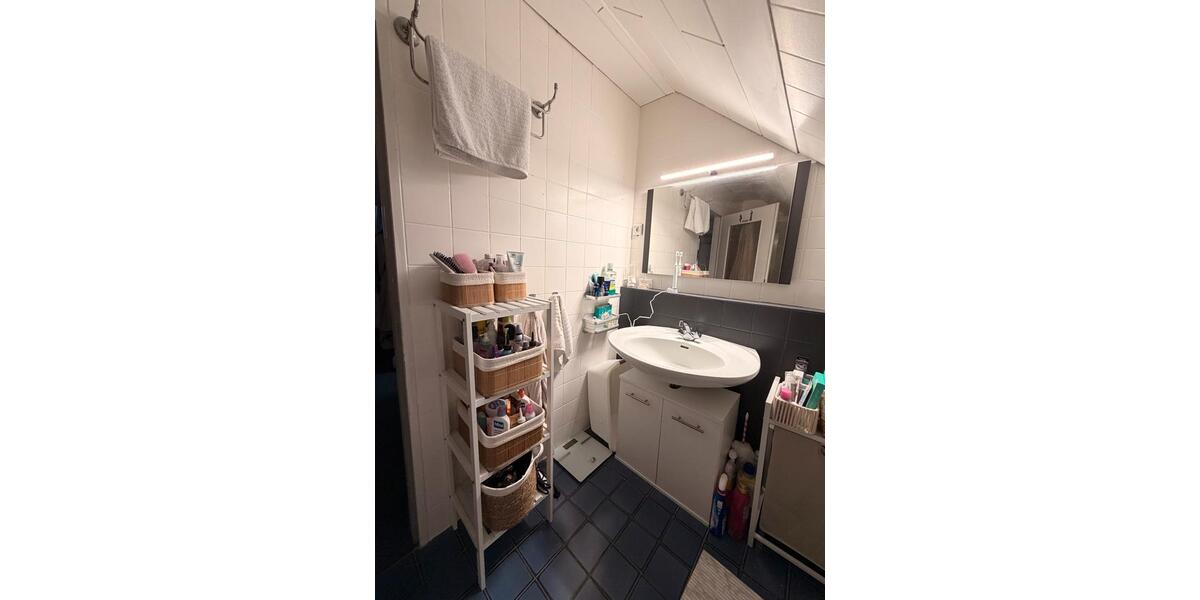 Dachgeschoßwohnung Isernhagen - 2.5 Zimmer, 70 m&sup2;, 650&euro; | Angebot:25227026