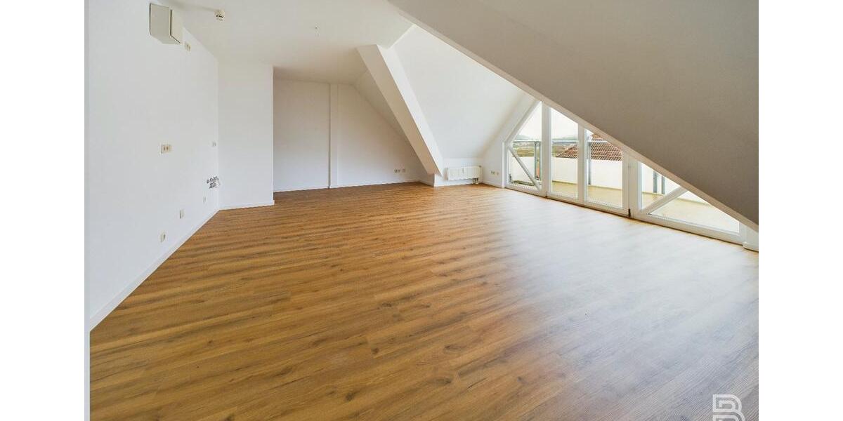 Helle Dachgeschosswohnung mit großen Balkon und tollem Ausblick 3 zimmer