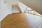 Helle Dachgeschosswohnung mit großen Balkon und tollem Ausblick 3 zimmer