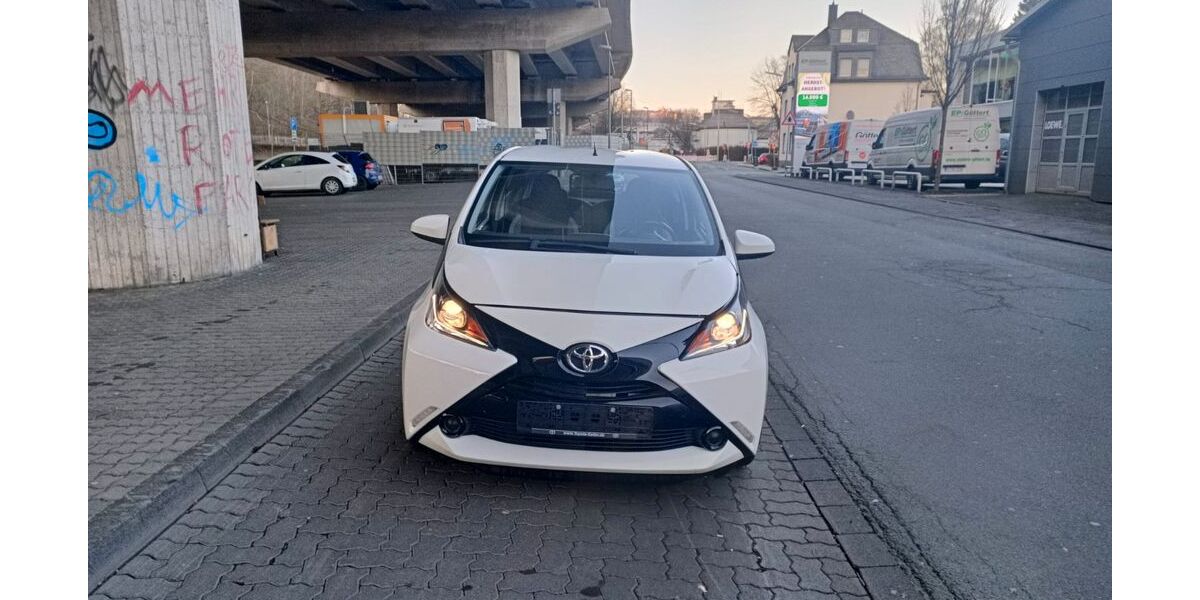 Toyota Aygo (X) 106.800 km 6.999 &euro; Siegen 57074