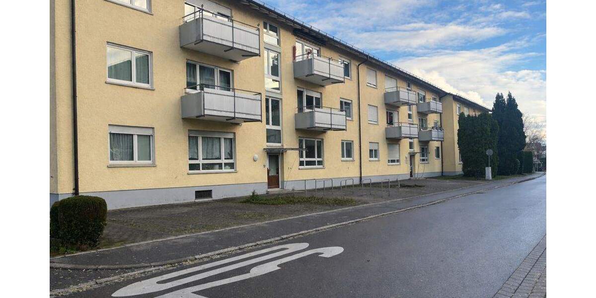 Charmante 3,5 Zimmer Hochparterre-Wohnung mit Balkon 3 zimmer