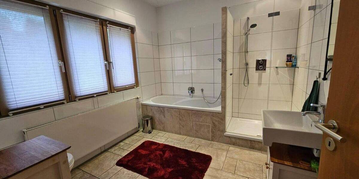Einfamilienhaus Hofheim - 9 Zimmer, 320 m&sup2;, 4.250&euro; | Angebot:26616851