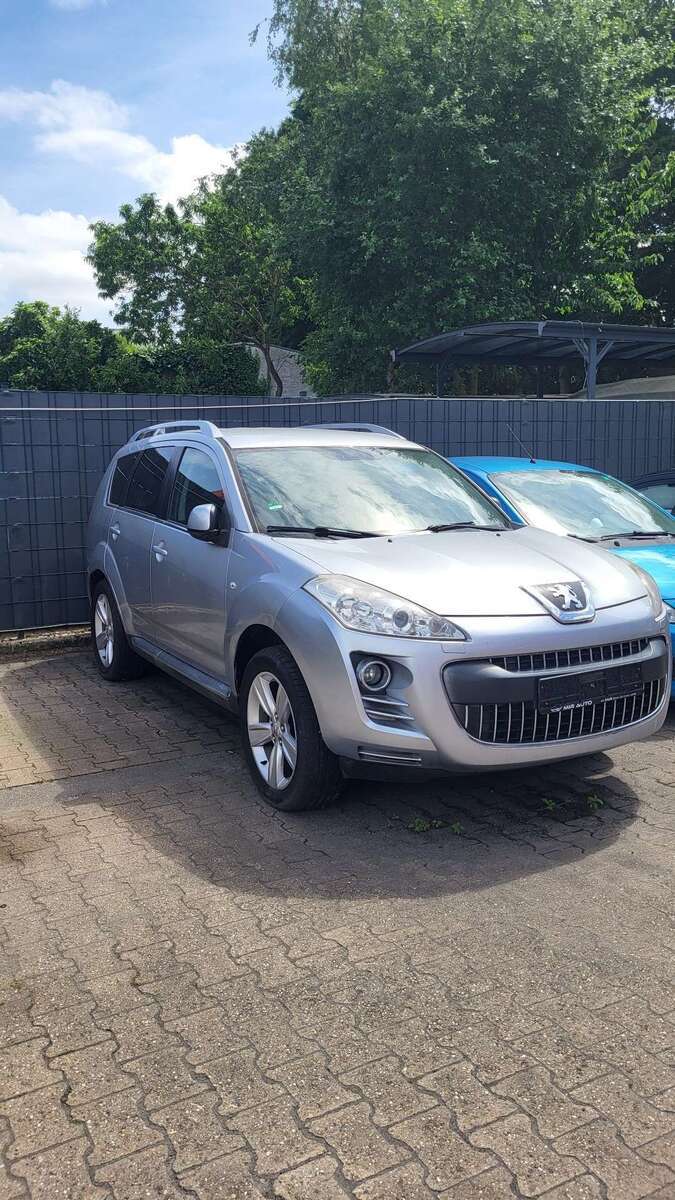 Peugeot 4007 259.300 km 4.500 € Gera 07545