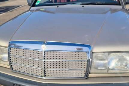 Mercedes-Benz 190 199.000 km 5.250 € Berlin 12047