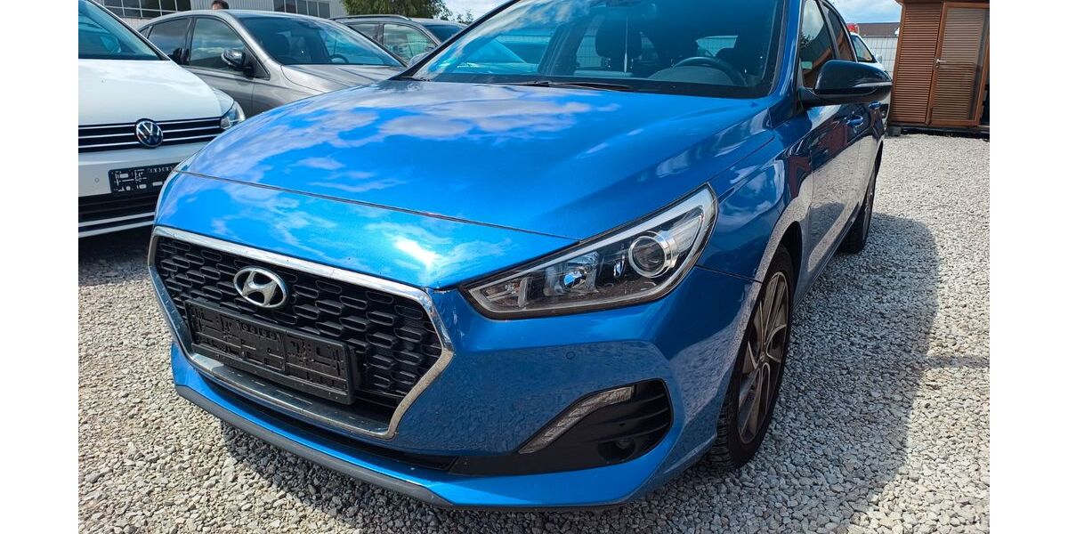 Hyundai i30 52.102 km 12.499 &euro; Fürth 90765