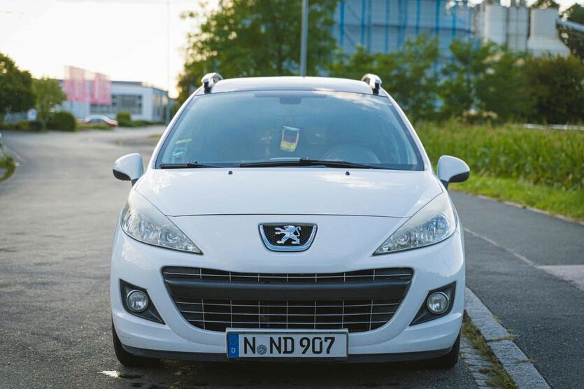 Peugeot 207 172.000 km 2.590 € Wendelstein 90530