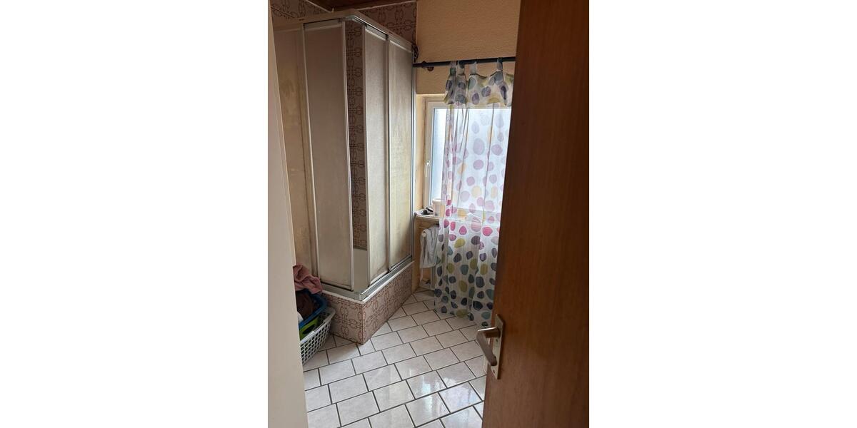 Dachgeschosswohnung mit 3 Zimmern zu vermieten 2 zimmer