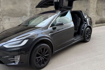 Tesla Model X 87.000 km 27.999 &euro; München 81829