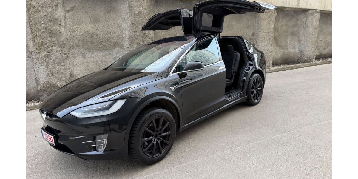 Tesla Model X 87.000 km 27.999 &euro; München 81829