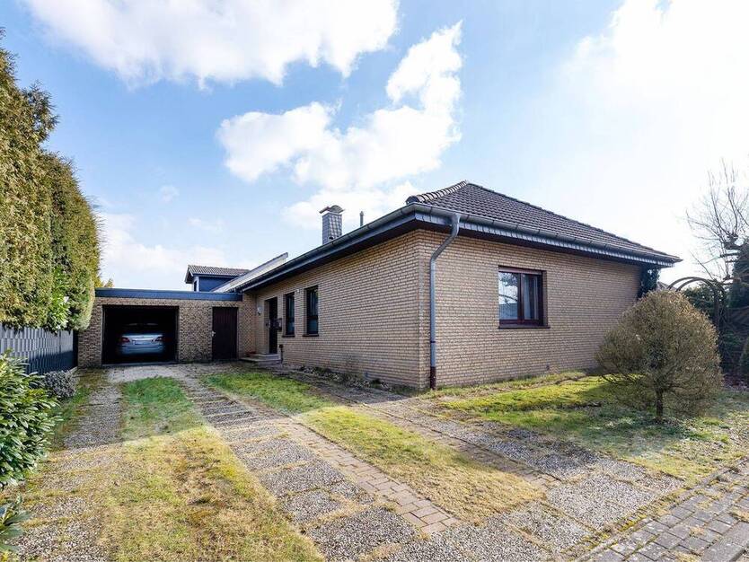 Gepflegt, einladend, helle Süd-West Lage: Ihr durchdachter Bungalow in ansprechender Siedlungslage