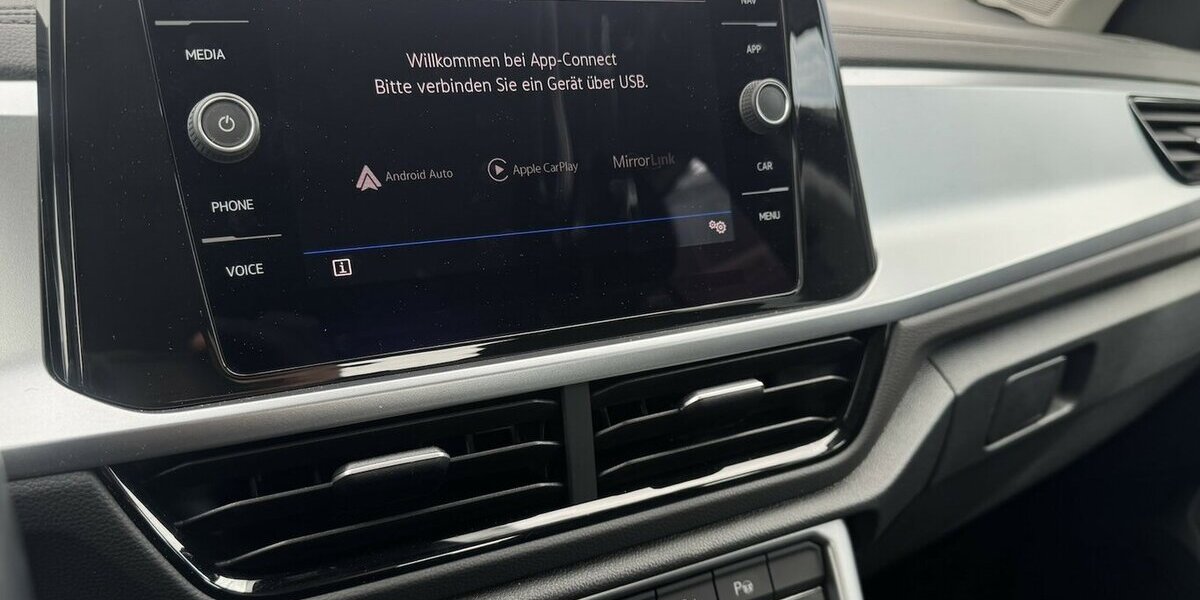 VW T-Roc 1.5 TSI LIFE DSG/NAVI/LED-PLUS/AHK/1.HAND 31.887 km 25.800 &euro; Villingen-Schwenningen 78054