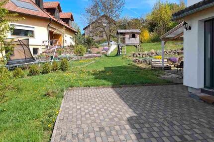 Haus Sinzing - 5 Zimmer, 130 m&sup2;, 1.350&euro; | Angebot:26349498