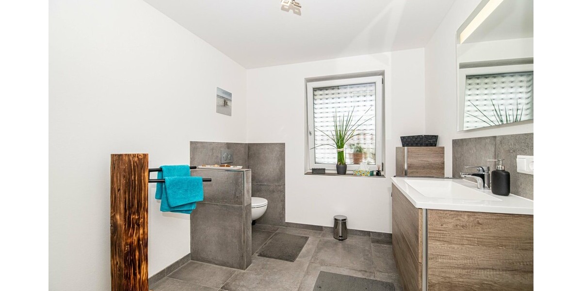 Modernes Wohnerlebnis – Großzügiges Zweifamilienhaus mit nachhaltiger Energietechnik und sofortiger Verfügbarkeit - Zweifamilienhaus Roding | Angebot:26855937