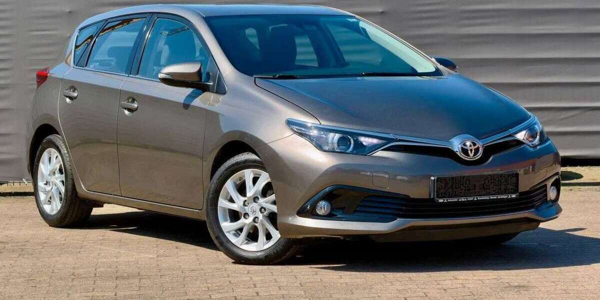 Toyota Auris 106.300 km 10.899 &euro; Versmold 33775