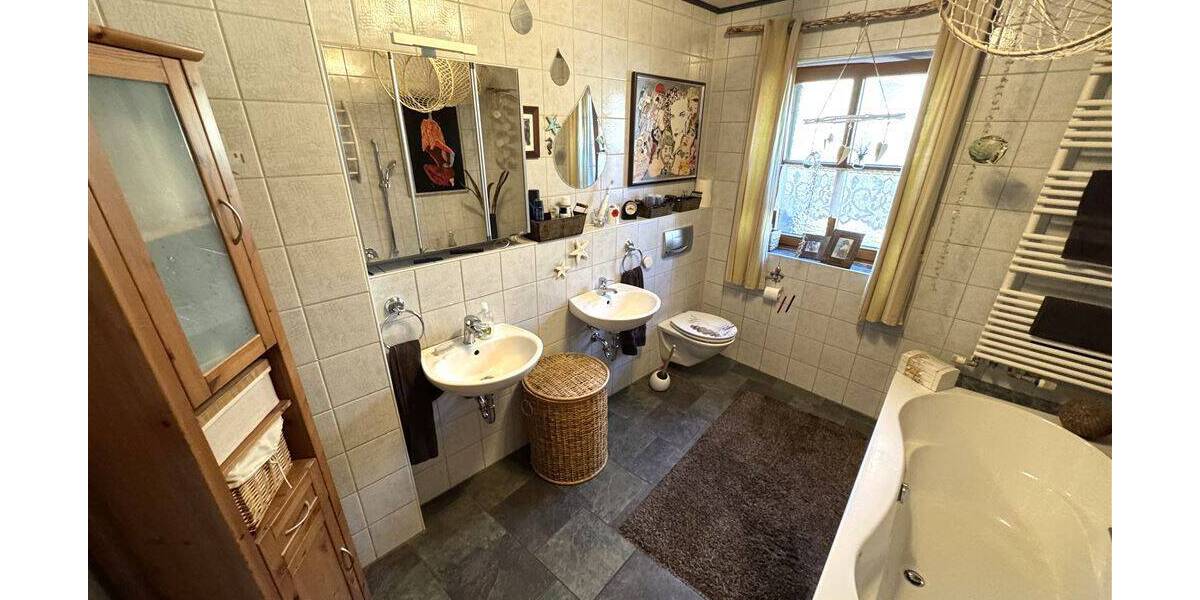 Mehrfamilienhaus, Wohnhaus Leutershausen - 8 Zimmer, 205 m&sup2;, 429.000&euro; | Angebot:26417545