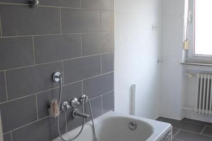 Rodalben: Helle Wohnung mit 3 Zimmern, Wohnküche, Bad, Balkon, zentral und ruhig, Baumbuschstr.